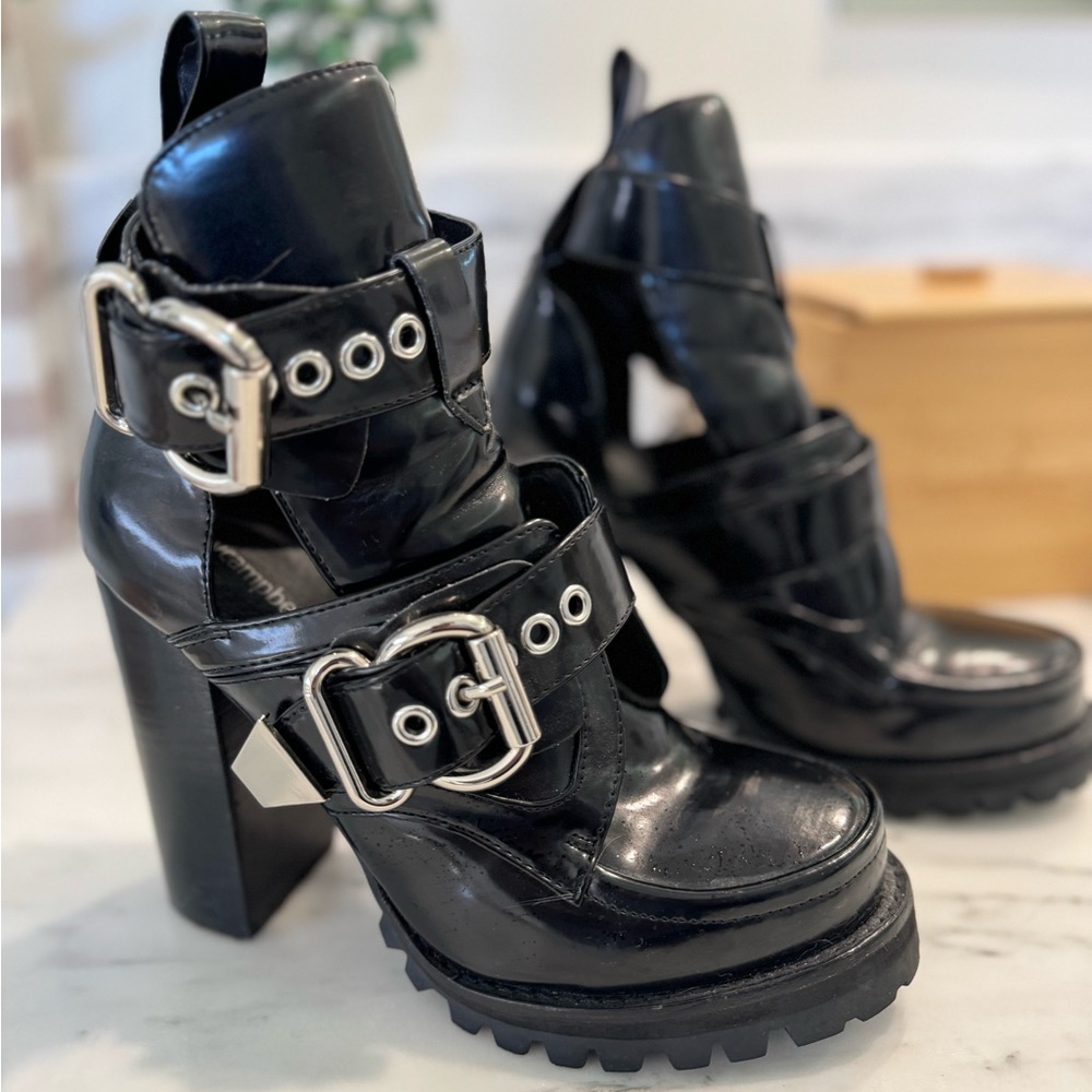Jeffrey Campbell size 7 bondage boot